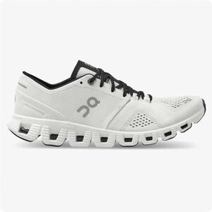 On Running Cloud X Women’s Size 7